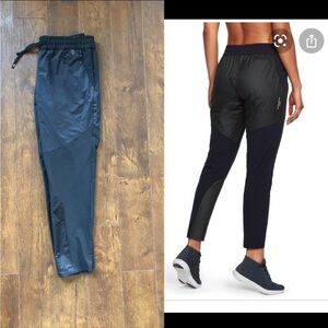 Under Armour Gore Windstopper Athletic Joggers Track Pants. Small